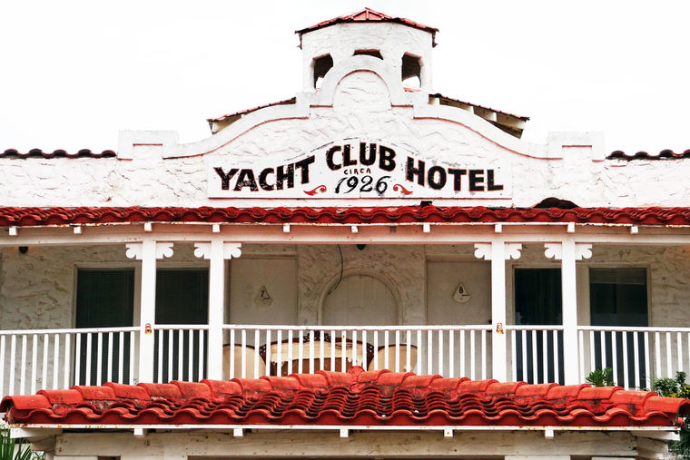 yacht club hotel port isabel tx