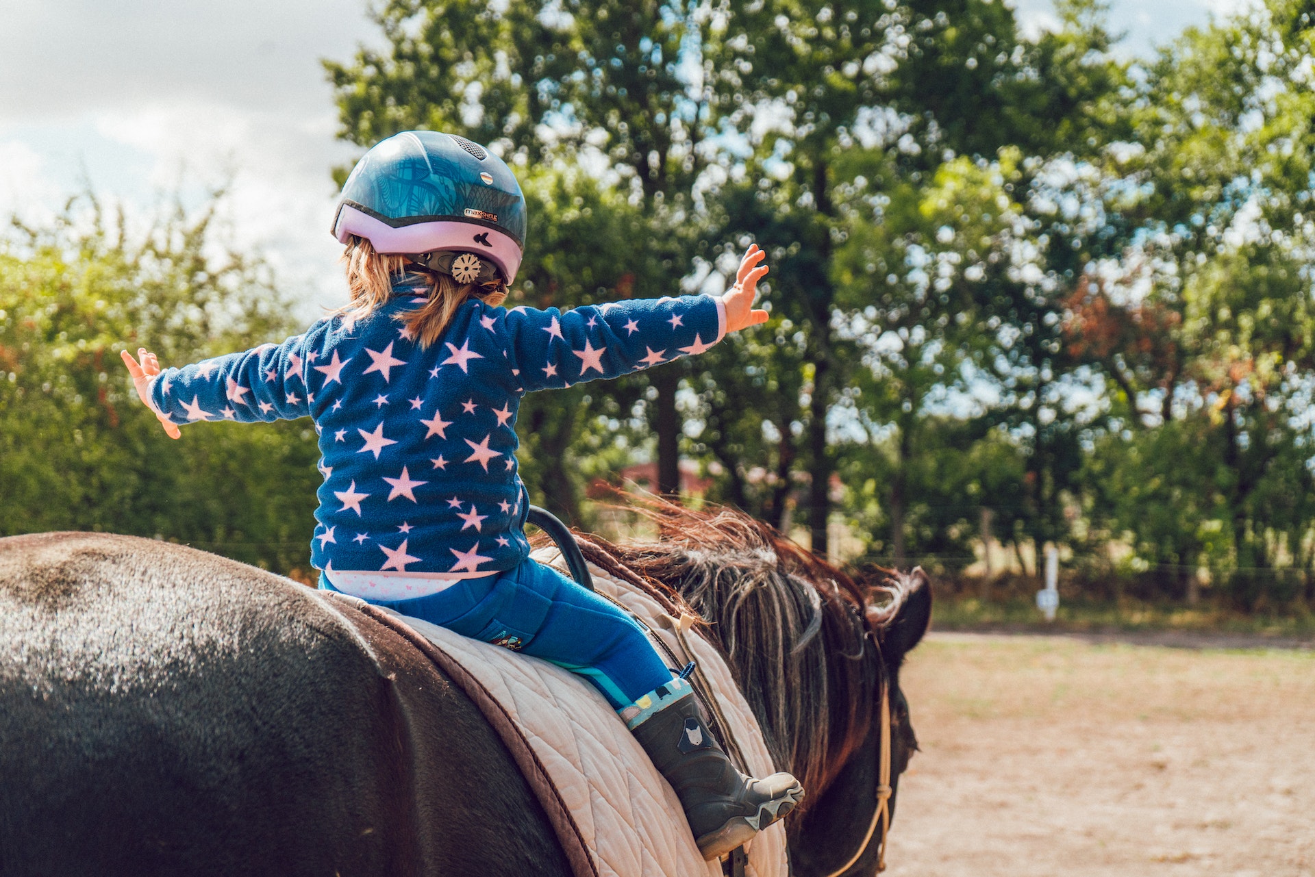 With friendly and knowledgeable staff and well-trained horses on the island, this is an experience you won't want to miss! Whether you're a beginner or a seasoned equestrian, The Stables has something for everyone. 